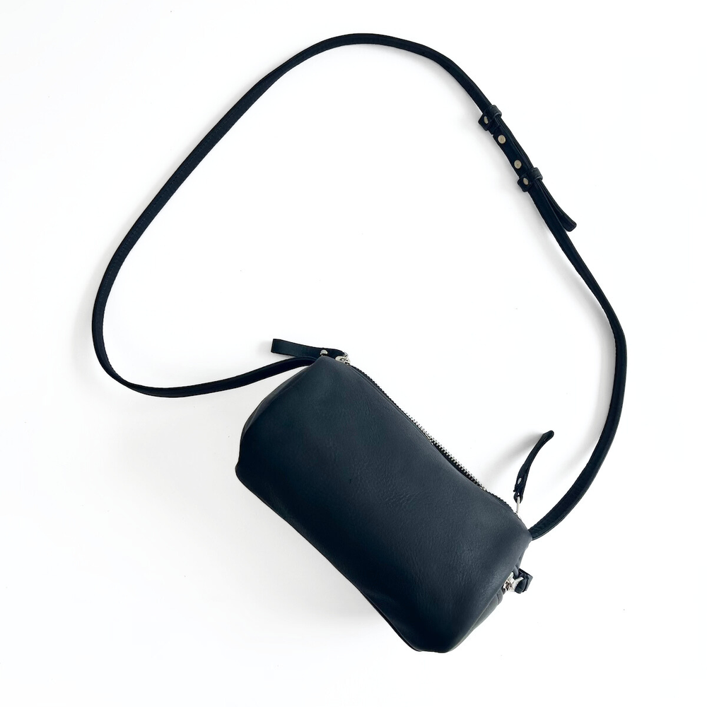 ampersand レザー シリンダーショルダーバッグ