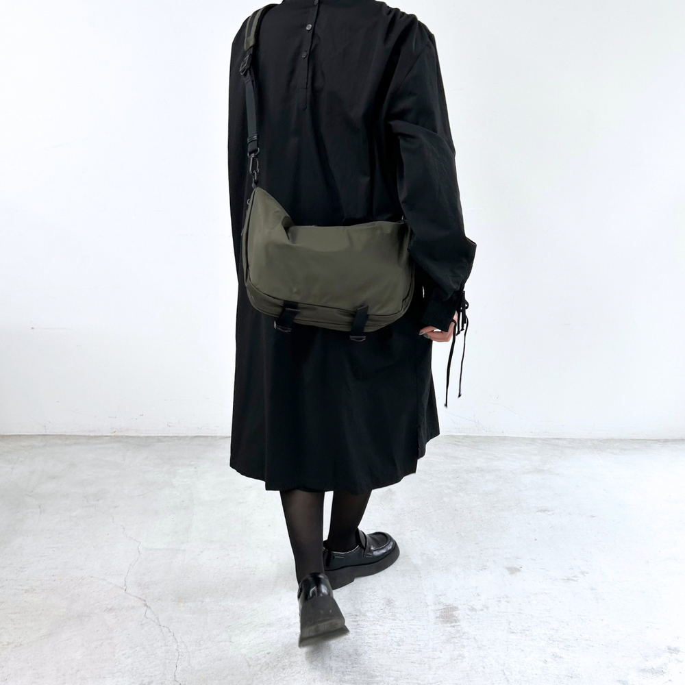 AMPER ジップ ショルダーバッグ