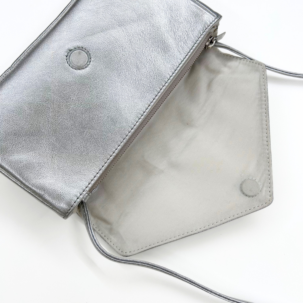 ampersand レターフラップ ショルダーバッグ