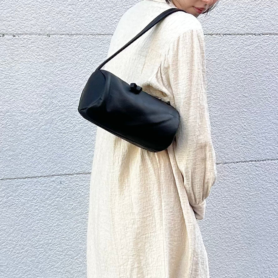 ampersand レザーラウンドバッグ